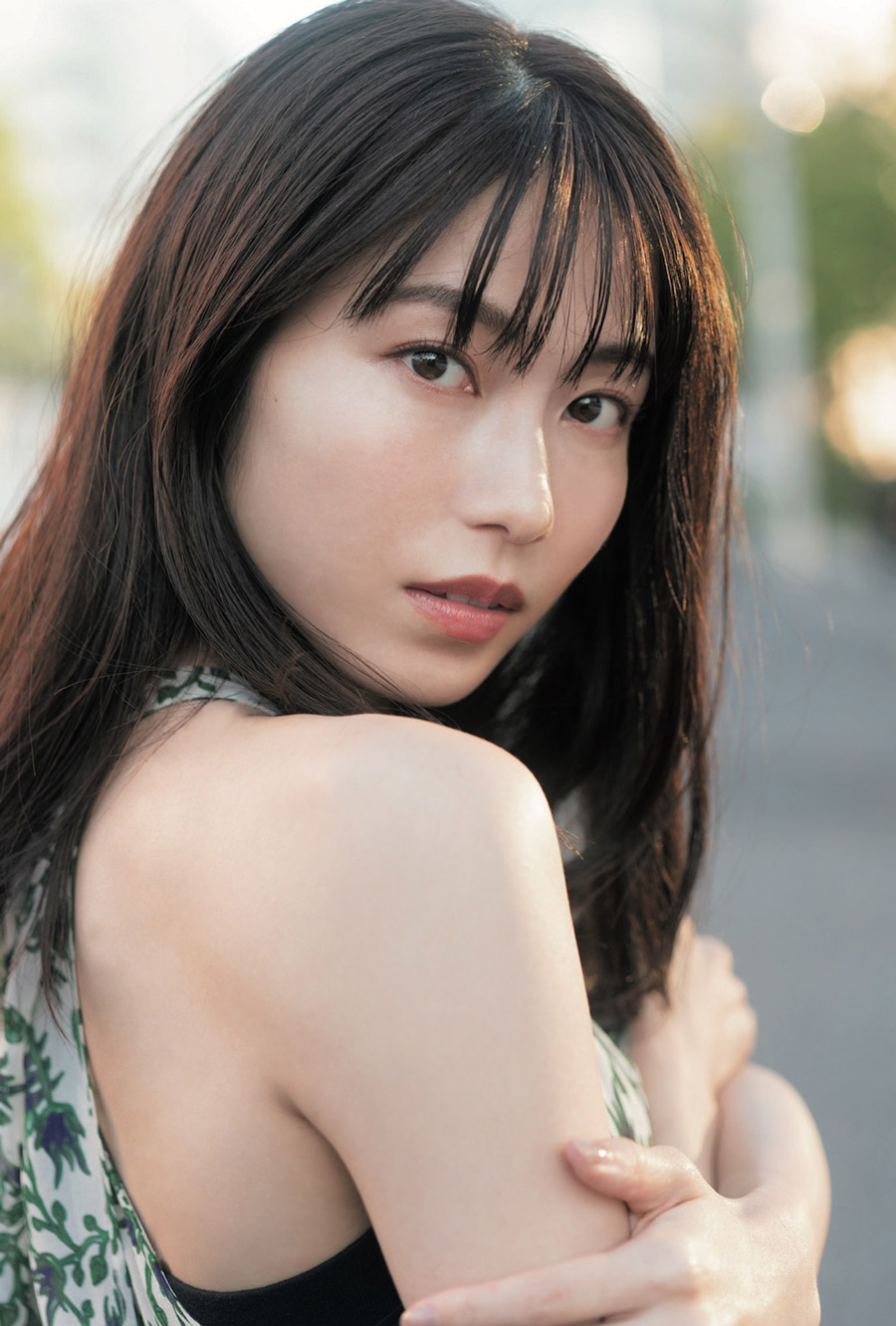 横山由依