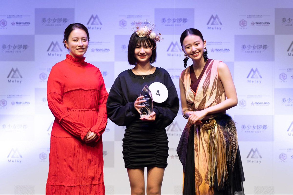 ドーキンズ英里奈、菅原夕亜、山本舞香