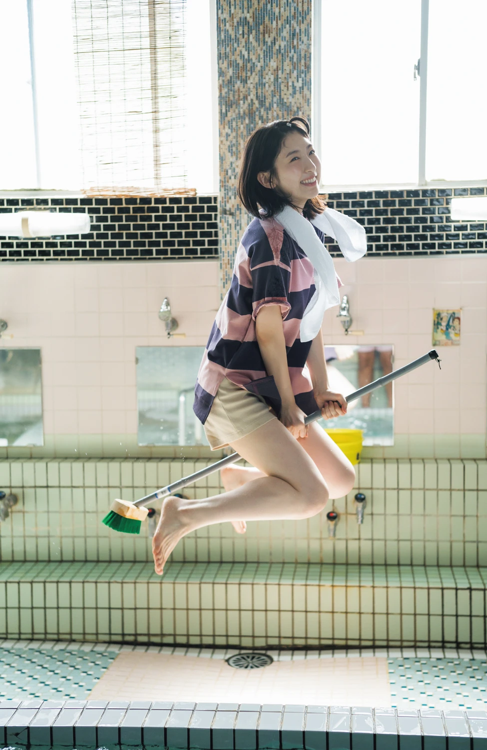 ⽇⽐美思1st 写真集「朝⾷ってビュッフェですか」