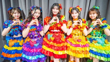 超ときめき♡宣伝部がThreadsの魅力を宣伝するため、歌舞伎町でフリーライブを開催