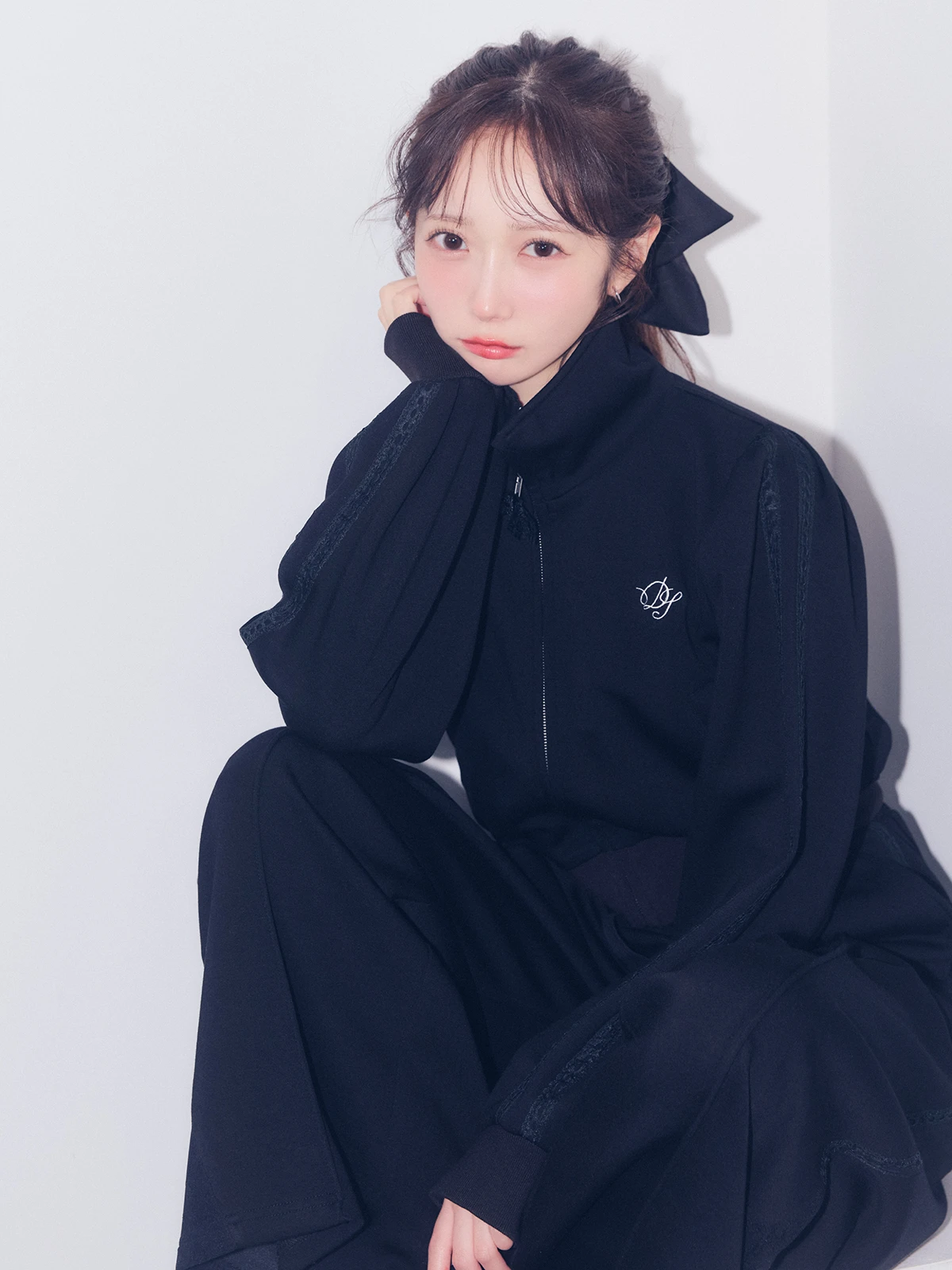 dazzlin×≠ME 谷崎早耶レースラインジップスウェット