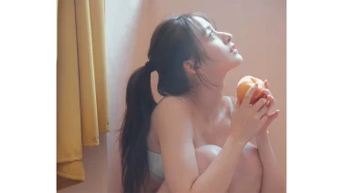 乃木坂46・金川紗耶1st写真集『好きのグラデーション』 先行カットは乙女チックなランジェリー姿