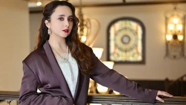 石田ニコル インタビュー、劇団☆新感線の最新作『アケチコ！』はドタバタコメディミステリー